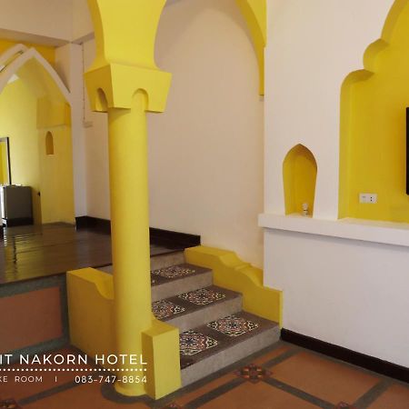Vijit Nakorn Hotel Sisaket Extérieur photo