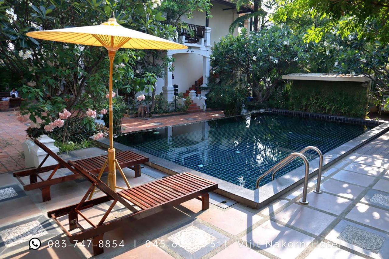 Vijit Nakorn Hotel Sisaket Extérieur photo