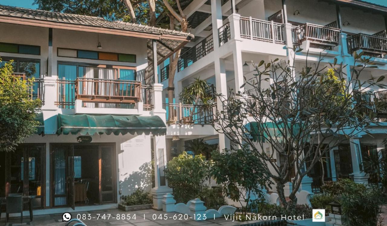 Vijit Nakorn Hotel Sisaket Extérieur photo