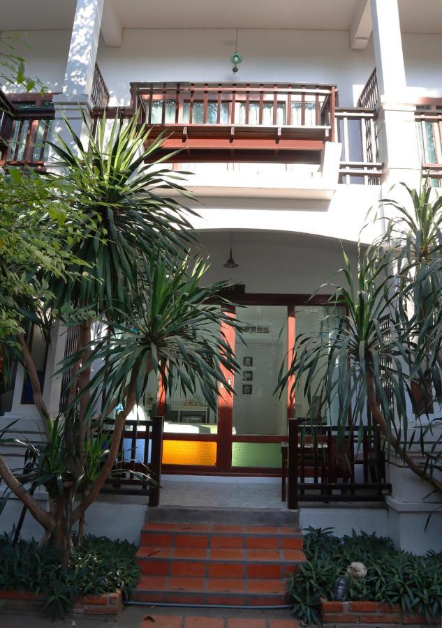 Vijit Nakorn Hotel Sisaket Extérieur photo