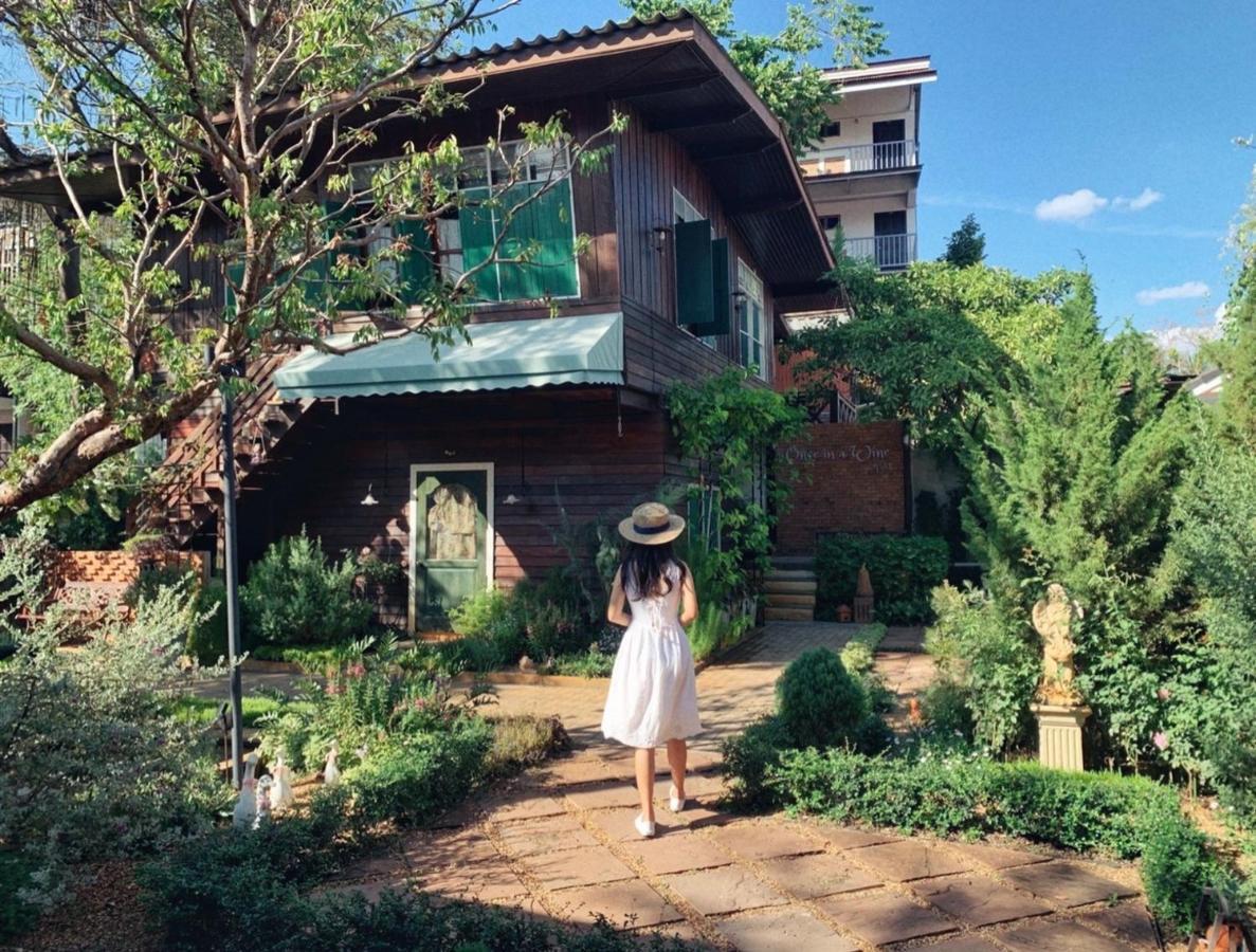 Vijit Nakorn Hotel Sisaket Extérieur photo