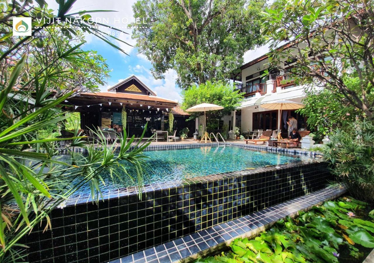 Vijit Nakorn Hotel Sisaket Extérieur photo