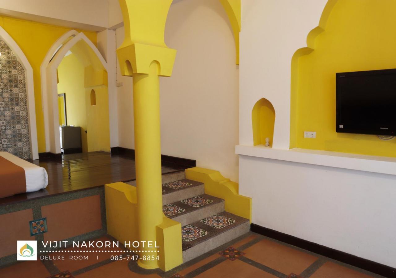 Vijit Nakorn Hotel Sisaket Extérieur photo
